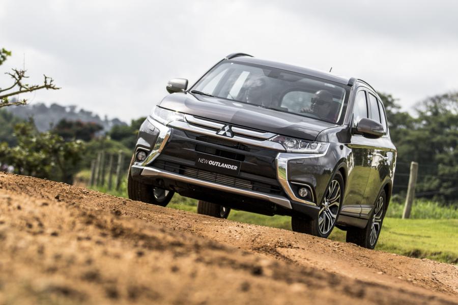  Mitsubishi Outlander 2015 года  (BR) (фото 1 из 19)